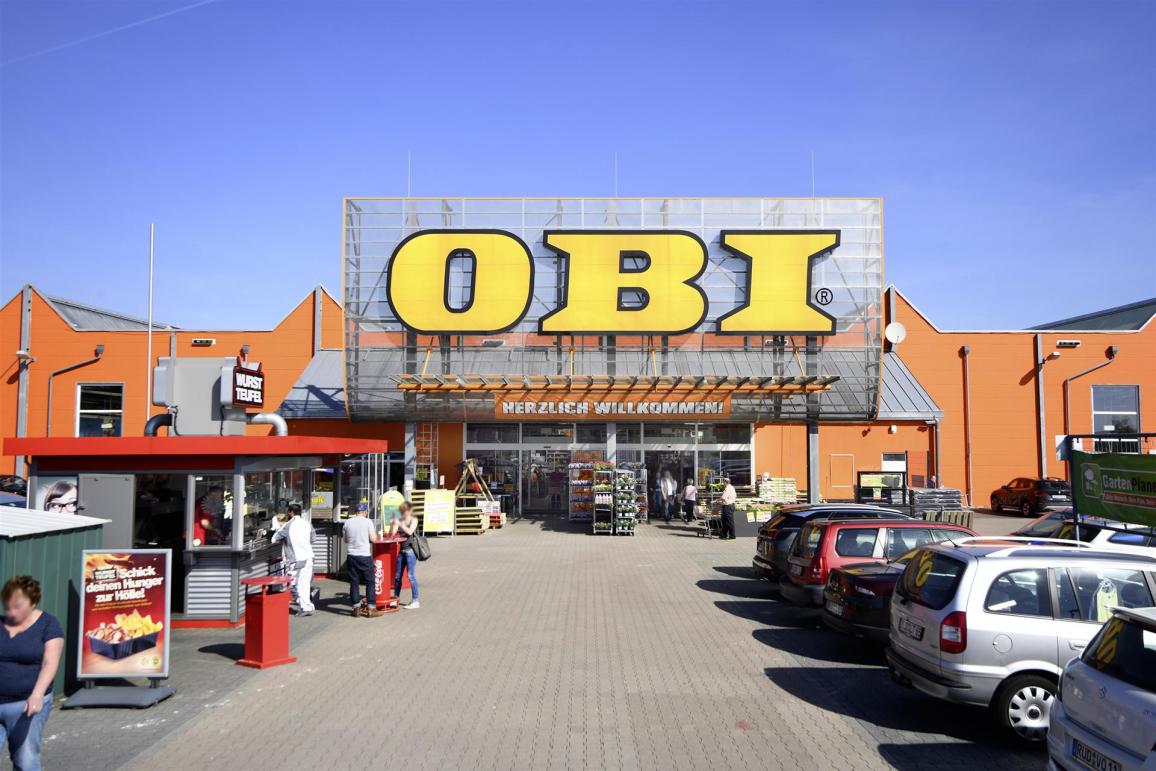 Filmsequenzen Baumarkt mit hoher Kundenfrequenz (Download mp4-Datei mit 46 MB)